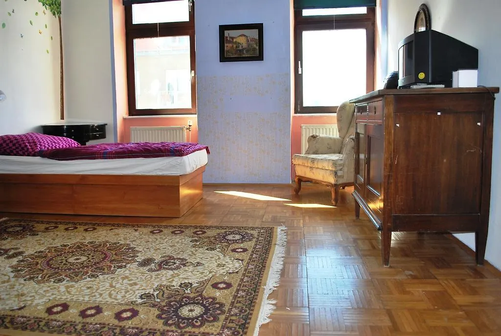 Zimmer Blumengasse - Women Only location